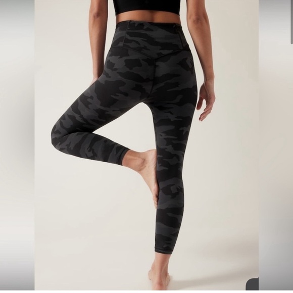 NWT Athleta Camo Elation Ultra High Rise 7/8 Leggings Size 1X - Picture 5 of 8